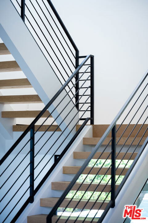 8356 W 4th Street, Los Angeles CA: https://media.crmls.org/mediaz/7fc2280a-7da6-426e-9311-ff8aa03f0605.jpg