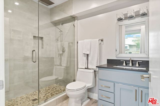 436 Levering Avenue, Los Angeles CA: https://media.crmls.org/mediaz/7fc26542-590d-4340-b3fb-45a16ed48650.jpg