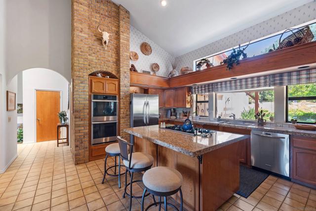 12982 Polvera Ct, San Diego CA: https://media.crmls.org/mediaz/7fc2794b-02c1-4f12-9e9d-b159928e5e9c.jpg