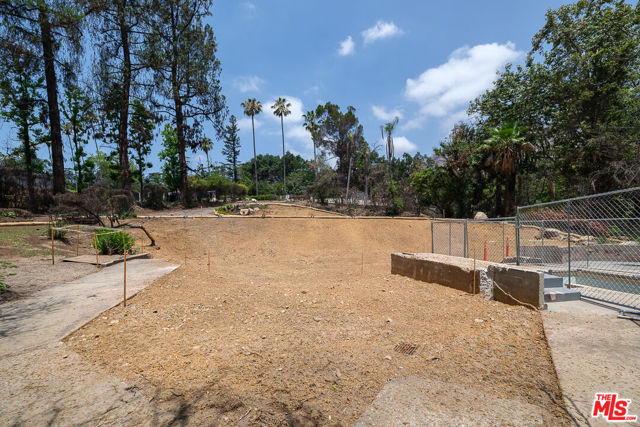 1414 E Palm Street, Altadena CA: https://media.crmls.org/mediaz/7fc2d1c9-a0c2-48be-8382-3865d9cf0b6d.jpg