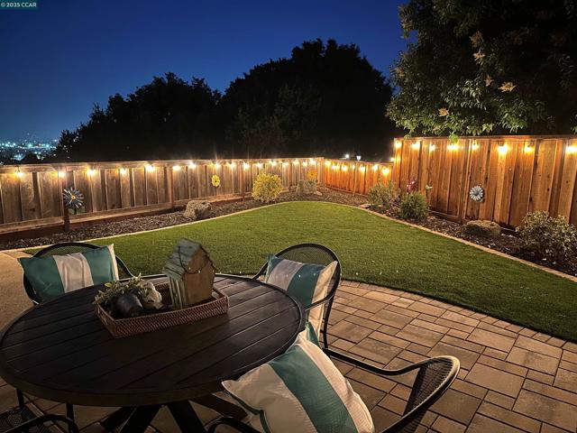 2132 Rock Pass Pl, Martinez CA: https://media.crmls.org/mediaz/7fc2e2b2-9394-4ddd-b4d8-39ff8bc3a5bf.jpg