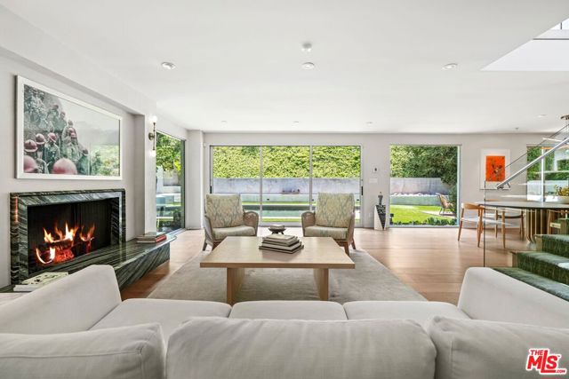 7712 Chandelle Place, Los Angeles CA: https://media.crmls.org/mediaz/7fc38786-001f-4e37-b7c3-7e9f96f620eb.jpg