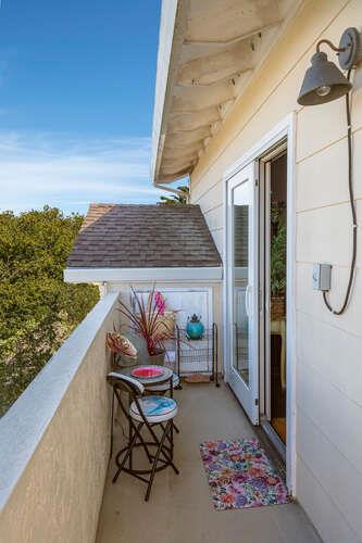 2044 Fairmont Drive, San Mateo CA: https://media.crmls.org/mediaz/7fc3e3d1-d3a1-4e4f-ae6a-b2715614894e.jpg