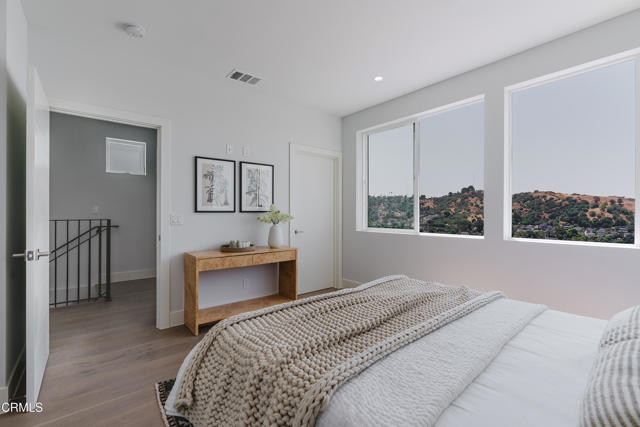 3870 W Point Drive, Los Angeles CA: https://media.crmls.org/mediaz/7fc4c834-b5ec-411d-a5fc-0c2887a61a1a.jpg