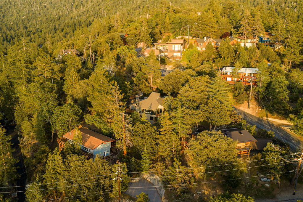 https://media.crmls.org/mediaz/7fc4faec-63cb-4894-82a5-2fc694573362.jpg?preset=X-Large