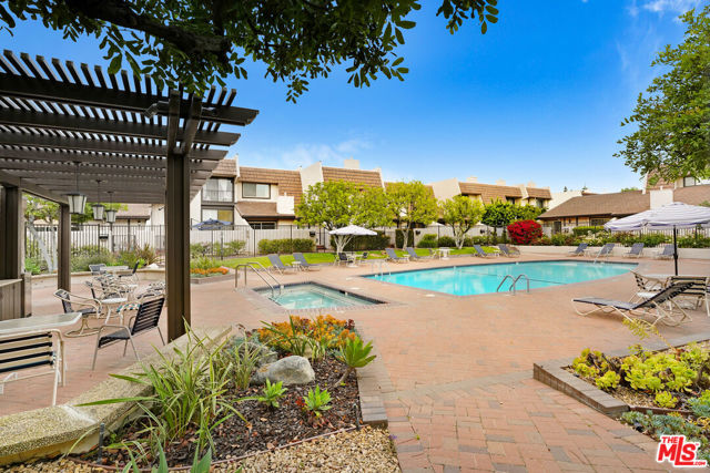 6232 Nita Avenue, Woodland Hills CA: https://media.crmls.org/mediaz/7fc55462-841f-4d9d-9db0-ba7939c2d567.jpg