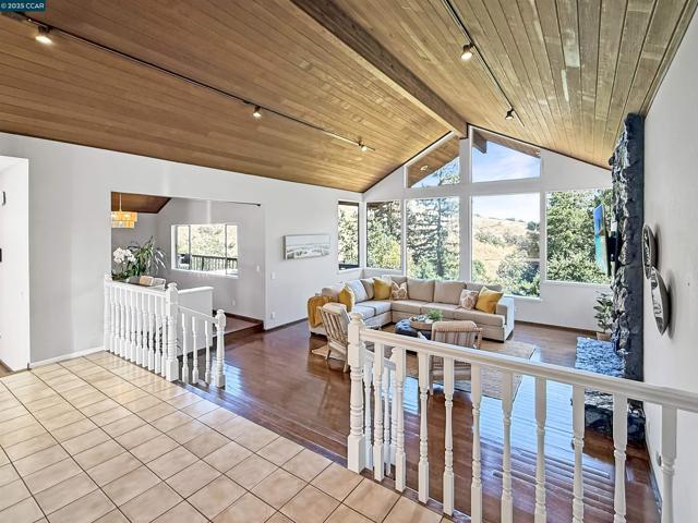 130 Hillcroft Way, Walnut Creek CA: https://media.crmls.org/mediaz/7fc588a2-393e-48a1-8e1d-eb6d8da11acd.jpg