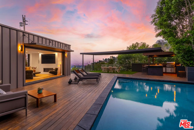 8021 Floral Avenue, Los Angeles CA: https://media.crmls.org/mediaz/7fc6594b-9da5-4545-a725-bfc93909fe84.jpg