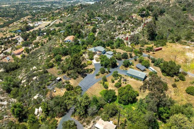 6132 Rainbow Heights Rd, Fallbrook CA: https://media.crmls.org/mediaz/7fc6ccf2-304c-417a-bb3e-96e1aae2bdd9.jpg