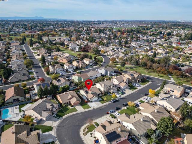 715 Bobcat Ln, Manteca CA: https://media.crmls.org/mediaz/7fc6ddf9-e246-4c73-8799-fae9a97c3098.jpg