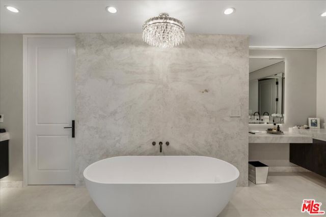 10490 Wilshire Boulevard, Los Angeles CA: https://media.crmls.org/mediaz/7fc727d7-d863-419a-9ca4-77384a8f8629.jpg