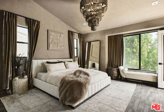 4967 Llano Drive, Woodland Hills CA: https://media.crmls.org/mediaz/7fc7a4a3-4859-48bb-a42f-4e4c9040a497.jpg