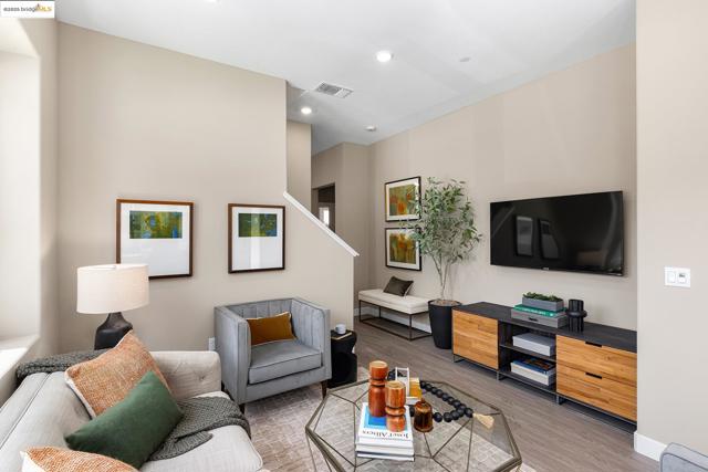 28946 Parkridge Lp, Hayward CA: https://media.crmls.org/mediaz/7fc8671d-23e7-424c-a79a-1e921ffa0d55.jpg
