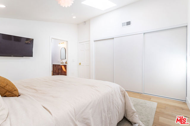 Image 32 of 46 For 19837 Gilmore Street