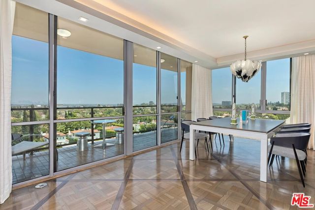 211 S Spalding Drive, Beverly Hills CA: https://media.crmls.org/mediaz/7fc9427f-3205-4baf-b5a1-305ceb531bce.jpg