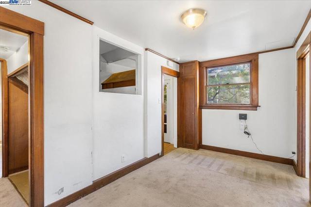 2255 Lincoln Ave., Alameda CA: https://media.crmls.org/mediaz/7fca3b01-bc28-441b-b0f8-c1d409253bd4.jpg