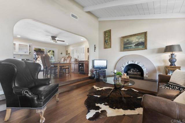 4331 Summit Drive, La Mesa CA: https://media.crmls.org/mediaz/7fca4e12-097d-40e6-9e28-9eea61be9446.jpg