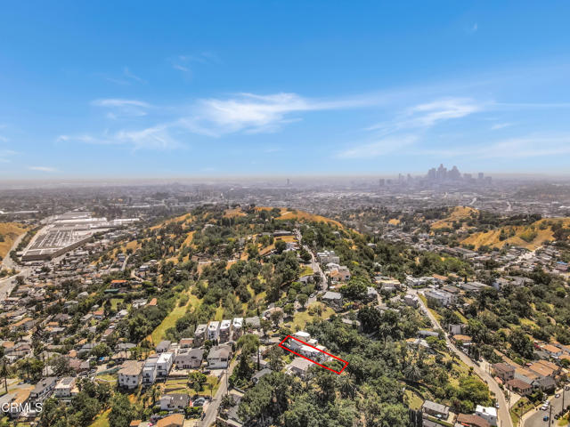4255 Raynol Street, Los Angeles CA: https://media.crmls.org/mediaz/7fcaf59d-ea9f-4441-b573-81af53208d29.jpg
