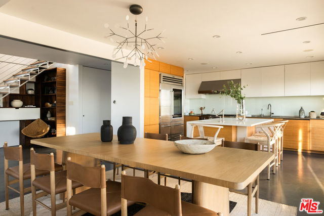 6300 Mulholland Highway, Los Angeles CA: https://media.crmls.org/mediaz/7fcb23de-4734-4bf5-8ea5-4f1dbae66bf2.jpg