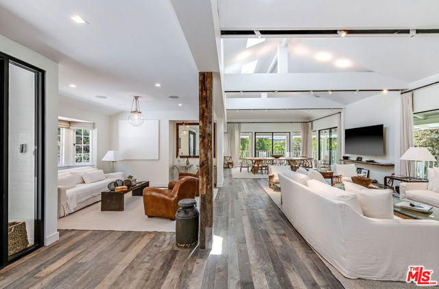 25010 Jim Bridger Road, Hidden Hills CA: https://media.crmls.org/mediaz/7fcb2af3-aee3-4b34-8447-2d244e633ea4.jpg