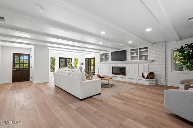 1251 Calle Las Casas, Thousand Oaks CA: https://media.crmls.org/mediaz/7fcb5c0e-5325-467b-a30c-338c96dd55d1.jpg