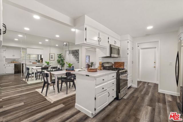 19714 Galway Avenue, Carson CA: https://media.crmls.org/mediaz/7fcb7c5e-3580-4ac0-a96c-42ca23041cd9.jpg