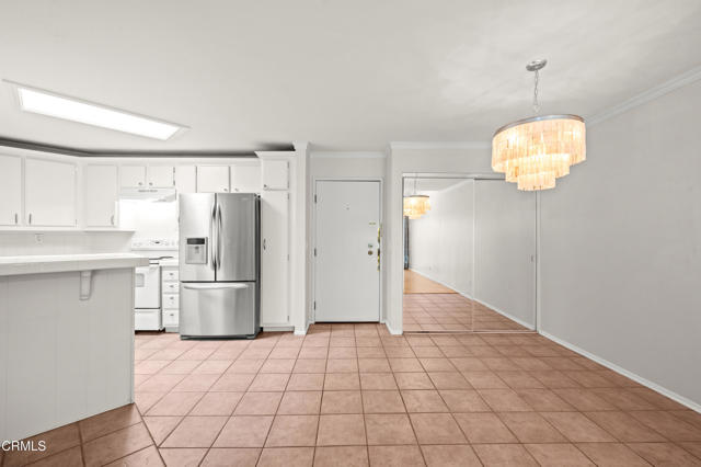 Detail Gallery Image 4 of 32 For 4210 via Arbolada #301,  Los Angeles,  CA 90042 - 2 Beds | 2 Baths