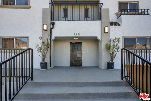 123 S Westmoreland Avenue, Los Angeles CA: https://media.crmls.org/mediaz/7fcbdcef-a029-48db-b326-7c6ef35d4e50.jpg