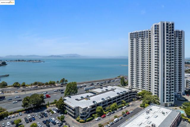 6363 Christie Ave, Emeryville CA: https://media.crmls.org/mediaz/7fcc01e4-42f1-4764-a411-e9277353c1be.jpg