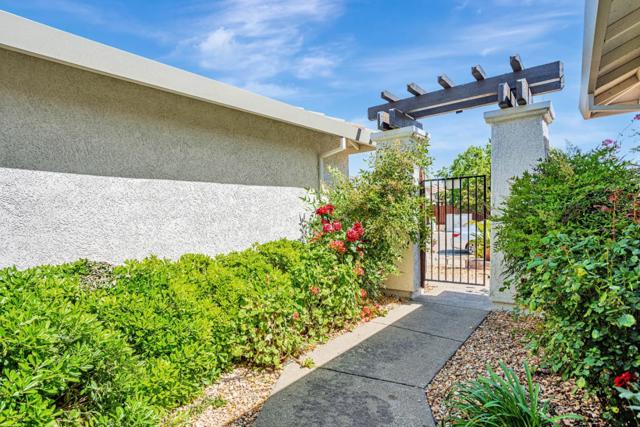 9712 Bovill Drive, Elk Grove CA: https://media.crmls.org/mediaz/7fcccbaf-3d8b-421f-bb43-ffbeff331fd8.jpg