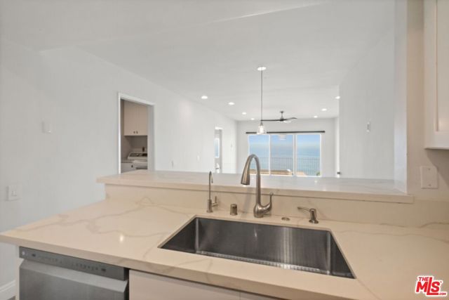 18103 Coastline Drive, Malibu CA: https://media.crmls.org/mediaz/7fcd3431-d9b5-48e3-a398-4e054a69c7d8.jpg