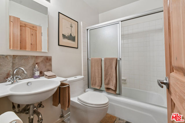 4734 Louise Avenue photo 41