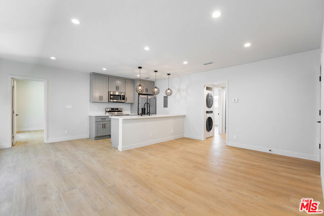 3622 Keystone Avenue, Los Angeles CA: https://media.crmls.org/mediaz/7fcd497e-d237-4d55-9003-941701529234.jpg