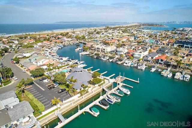 105 Antigua Ct, Coronado CA: https://media.crmls.org/mediaz/7fcd8821-08e7-4146-add3-4933526753a8.jpg