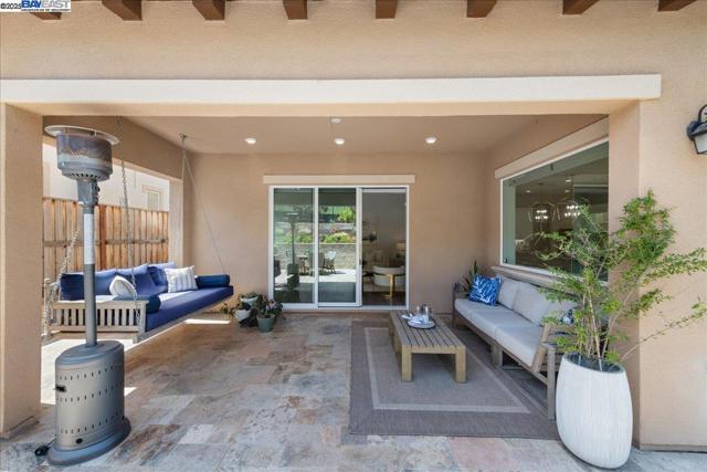 7259 Lembert Hills Dr, Dublin CA: https://media.crmls.org/mediaz/7fce32fd-5bfa-47da-802a-a6a9ab228bce.jpg