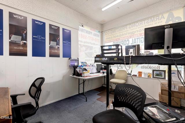 426 W Arbor Vitae Street, Inglewood CA: https://media.crmls.org/mediaz/7fce80bf-847b-4fe2-88e1-4bb18a9c3408.jpg