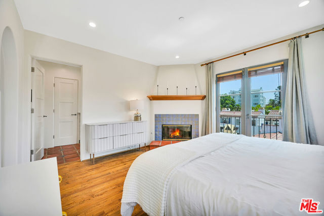 1414 N Harper Avenue, West Hollywood CA: https://media.crmls.org/mediaz/7fce83f8-b5e9-4904-a360-5eff38e9ecec.jpg