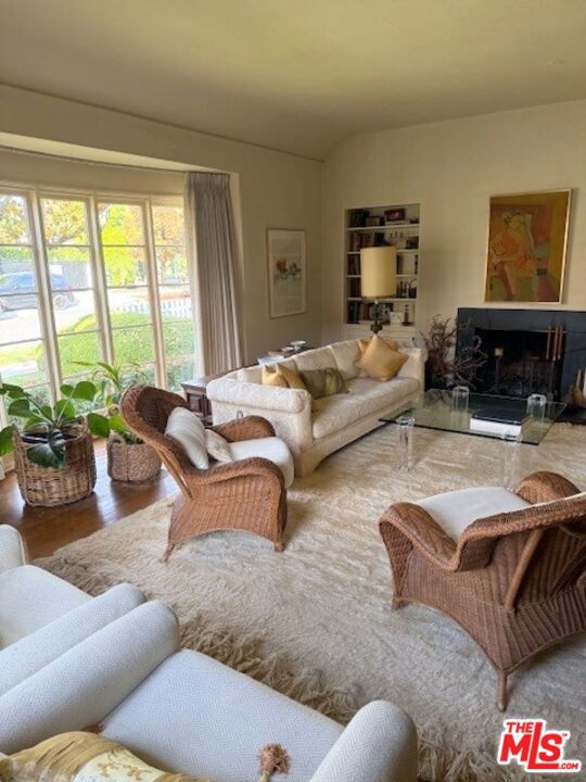 168 N Wetherly Drive, Beverly Hills CA: https://media.crmls.org/mediaz/7fced140-9afb-4dda-a7b3-ec62c810c5ba.jpg