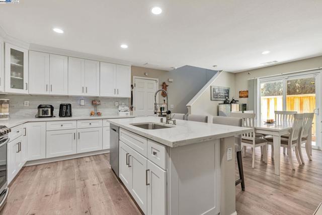 208 Jupiter Ct., Pittsburg CA: https://media.crmls.org/mediaz/7fced570-e3da-4245-90a5-e093ef3e5d94.jpg