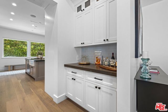 2590 Amherst Avenue, Los Angeles CA: https://media.crmls.org/mediaz/7fcf6bea-7584-4a2a-b164-179a409a735f.jpg