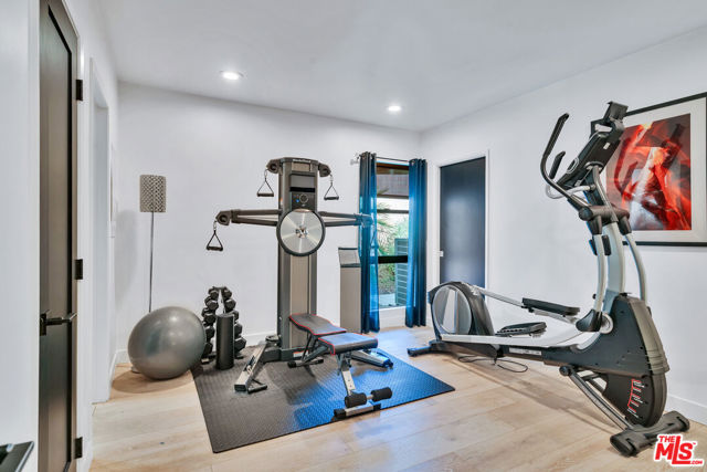3001 Dona Nenita Place, Studio City CA: https://media.crmls.org/mediaz/7fcf772b-022c-4a4e-a9e7-ae0b81463583.jpg
