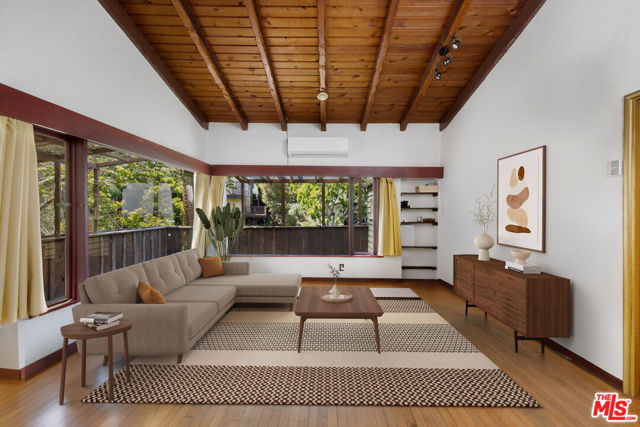 6933 Vanland Trail, Los Angeles CA: https://media.crmls.org/mediaz/7fcf86ab-a545-413a-b901-5e73ae492979.jpg