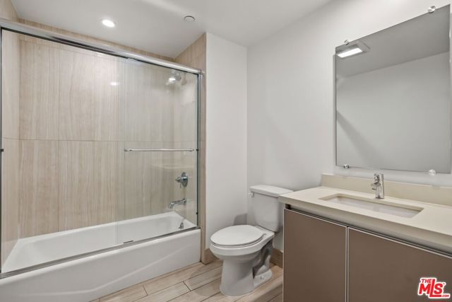 850 Wilcox, Los Angeles CA: https://media.crmls.org/mediaz/7fcf99d3-26dd-475f-bd21-74f949deed13.jpg