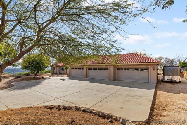 31252 North Star Way, Valley Center CA: https://media.crmls.org/mediaz/7fcfa753-7ca5-4bab-96a6-44c928d4f88b.jpg