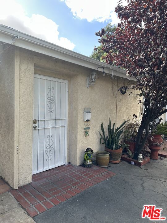 2660 Newell Street, Los Angeles, California 90039, ,Multi-Family,For Sale,Newell,25602195