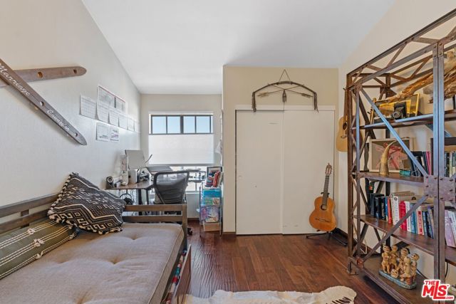 12311 Pacific Avenue, Los Angeles CA: https://media.crmls.org/mediaz/7fcffd01-926d-412d-9fba-67470ff40106.jpg