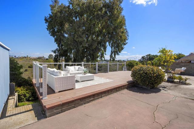 3833 Tomahawk Ln, San Diego CA: https://media.crmls.org/mediaz/7fd00b6d-8605-4807-8c47-bce2b3b07f08.jpg