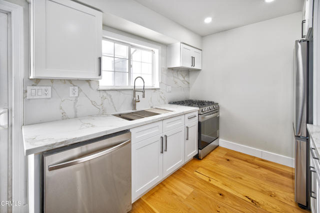 Detail Gallery Image 4 of 11 For 400 Arcade Dr, Ventura,  CA 93003 - 2 Beds | 1/1 Baths