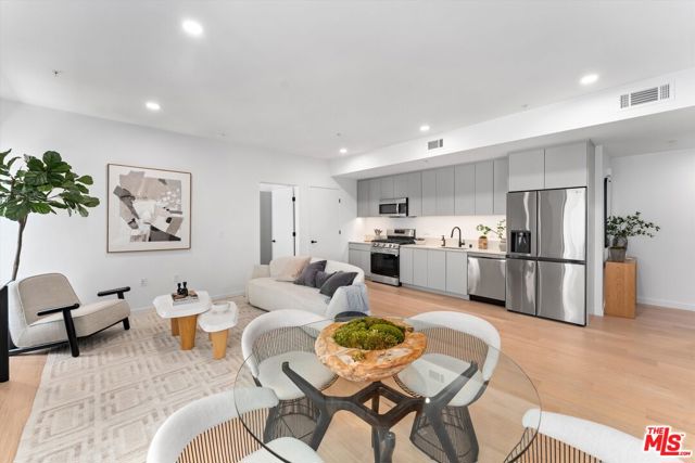 904 S New Hampshire Avenue, Los Angeles CA: https://media.crmls.org/mediaz/7fd10283-90de-41f0-a9e2-de04d6758d4c.jpg
