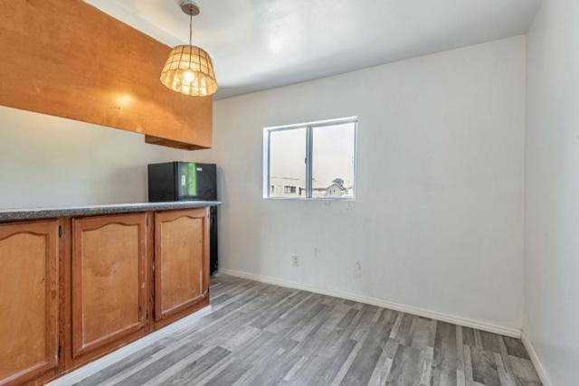 847 W 43rd Street, Los Angeles CA: https://media.crmls.org/mediaz/7fd11630-7bf9-4613-84e5-0a570cfac595.jpg